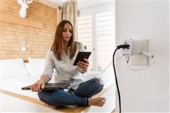 SKROSS cestovní adaptér PRO - World & USB, univerzální, uzemněný, USB-A 12W